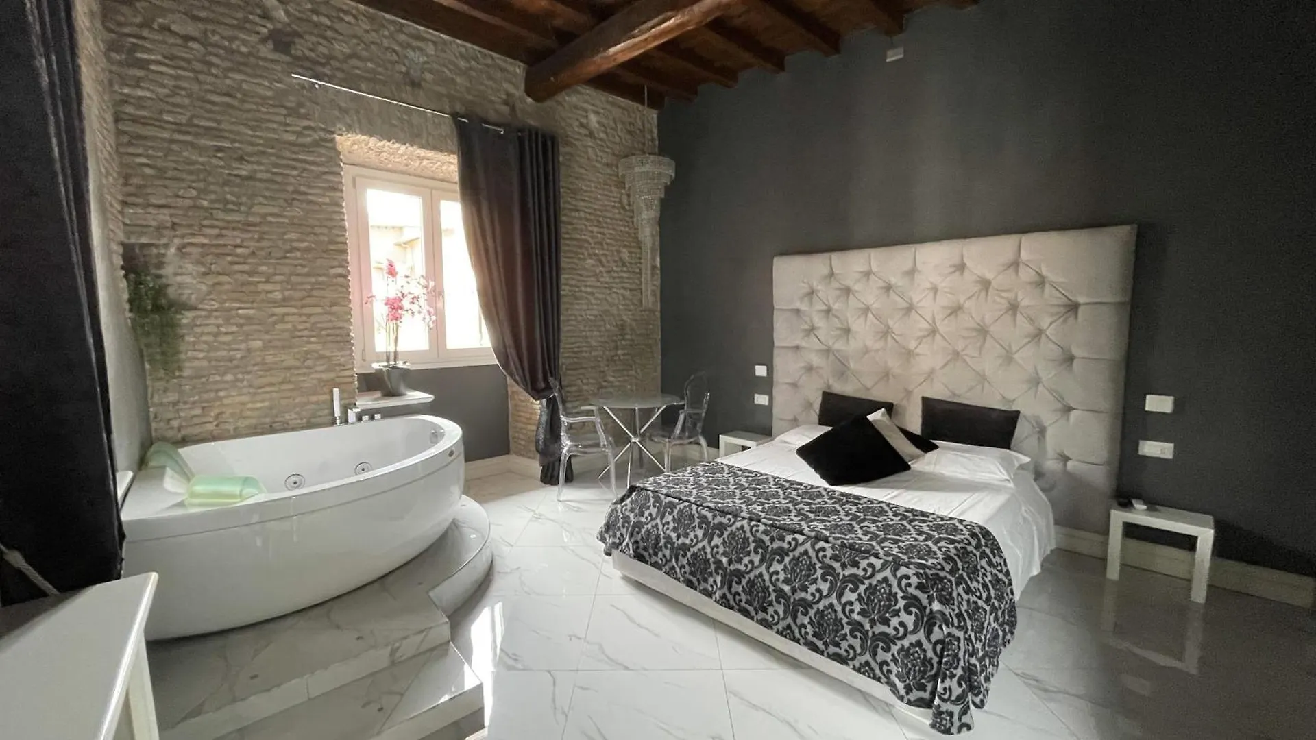 Rhome Luxury Suite ile iletişim